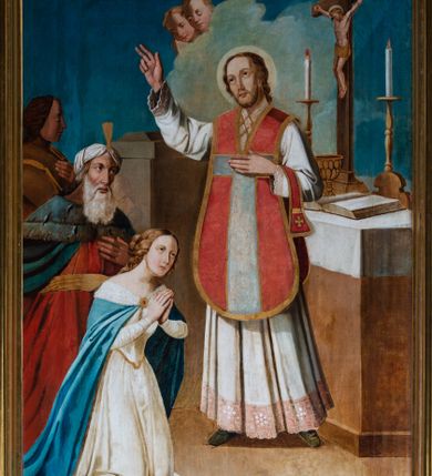 Zdjęcie nr 1: Obraz uzyskał kształt stojącego prostokąta. W centrum kompozycji na błękitnym tle przedstawiono ołtarz przed którym stoi św. Walenty. Święty został ujęty w trzech czwartych w lewo. Prawą ręką błogosławi zebranych, lewą zaś przykłada do piersi. Jest to dojrzały mężczyzna o pociągłej twarzy z wysokim czołem i brązowymi włosami oraz krótką brodą. Ma prosty nos i wydatne usta. Jego spojrzenie skierowane jest ku górze. Głowę Walentego otacza świetlisty nimb. Święty ubrany jest w białą albę podbitą czerwienią przy rękawach i u spodu, czerwony ornat obszyty złotym galonem z bladoniebieską kolumną na przedzie i czerwony manipularz na lewym przedramieniu. Ponad głową świętego z lewej strony widać parę uskrzydlonych aniołków na obłoku. Za świętym widoczny jest ołtarz nakryty białym obrusem, na którym stoi krucyfiks z Pasyjką pomiędzy dwoma palącymi się w świecznikach świecami, kielich oraz otwarty mszał. Przed Walentym na stopniu klęczy widoczna na pierwszym planie młoda kobieta ujęta w trzech czwartych w prawo. Przed sobą trzyma modlitewnie złożone ręce. Kobieta ma owalna twarz o jasnej karnacji i delikatnych rysach. Jej głowę otaczają ufryzowane jasnobrązowe włosy. Ubrana jest w białą, mocno wydekoltowaną suknię taliowaną w pasie oraz niebieski płaszcz obszyty w miejscu kołnierza białym kożuszkiem. Za nią widoczny jest stojący starszy mężczyzna ujęty w trzech czwartych w prawo. Ma pociągłą twarz z długą siwe brodą, wydatny nos i usta. Jego spojrzenie skierowane jest w stronę świętego. Na głowie ma biały turban. Ubrany jest w czerwony żupan  przewiązaną ochrową szarfą oraz niebiesko-zielony płaszcz z gronostajowym kołnierzem. Za nim w profilu widoczny jest młody mężczyzna zwrócony w prawo o ciemnej karnacji i w brązowym stroju. 