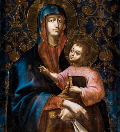 Zdjęcie nr 4: Nastawa ołtarzowa uzyskała charakter przyściennego retabulum jednoosiowego, jednokondygnacyjnego ze zwieńczeniem. Drewniany stipes ołtarzowy przyjął kształt zwężającego się ku dołowi sarkofagu ustawionego na podeście o dwu stopniach, wspierającego mensę. Na mensie na osi ustawiono prostopadłościenne tabernakulum ujęte po bokach spływami wolutowym podtrzymującymi belkowanie. Drzwiczki do tabernakulum uzyskały kształt stojącego prostokąta zamkniętego u góry łukiem nadwieszonym z uskokiem. Retabulum ustawiono na wysokim cokole flankowanym dwoma, dwustrefowymi, przyściennymi filarami, na których ustawiono figury św. Józefa i św. Joachima. Kondygnację nastawy ujmują dwie smukłe kolumny z kapitelami korynckimi, wsparte na dwustopniowych postumentach ustawionych na prostopadłościennych wysuniętych do przodu fragmentach dolnego cokołu, pomiędzy którymi ustawiono tabernakulum. Górną część postumentów zdobią prostokątne płyciny z płaskorzeźbionym ornamentem w polu. Pomiędzy postumentami w strukturze ołtarza umieszczono pole obrazowe w kształcie leżącego prostokąta o ściętych narożach, w którym przedstawiono Zwiastowanie Najświętszej Marii Pannie. Fragment środkowej części tego obrazu przykrywa kartusz zwieńczony dwoma uskrzydlonymi główkami aniołków, a od dołu zakończony muszlą. Kartusz zachodzi także na pole środkowe, które uzyskało kształt prostokąta, zakończonego trójbocznie. Wewnątrz umieszczono w profilowanej ramie obraz Matki Boskiej z Dzieciątkiem w rzymskim typie Salus Populi Romani. Kolumny podtrzymują niepełne, wyłamane na ich osi belkowanie z dwoma przerwanymi przyczółkami. Pomiędzy przyczółkami jako zwieńczenie umieszczono prostokątny obraz o ściętych narożach z przedstawieniem św. Klary. Strukturę ołtarza pomalowano w tonacji jasnobeżowej. Kolumny, profile oraz ornamenty zostały wyzłocone.