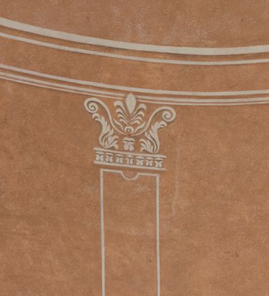 Zdjęcie nr 9: Kaplicę wzniesiono na rzucie koła, nakrywając jej wnętrze półkolistą kopułą. Ściany zewnętrzne zostały podzielone ośmioma pilastrami jońskimi, wspierającymi belkowanie. Powyżej belkowania biegnie profilowany gzyms koronujący, dekorowany fryzem kostkowym. Półokrągłe wejście usytuowano od zachodu. Prowadzi do niego pięć stopni. Wejście zamyka żelazna, klasycystyczna krata. Od wschodu w ścianie przepruto okulus, ujęty od wnętrza półokrągłym glifem w płytkiej, prostokątnej niszy zamkniętej półokrągło. Wnętrze pokryto ochrową polichromią, z wymalowanym białą kreską podziałem odzwierciedlającym artykulację zewnętrzną. Na ścianie umieszczono dwie czworoboczne płyty upamiętniające zmarłych pochowanych w krypcie. Wejście do krypty zamyka prostokątna, marmurowa płyta dekorowana aplikacją ze złoconego brązu, ukazującą trupią czaszkę ze skrzyżowanymi piszczelami umieszczoną nad antabą.
