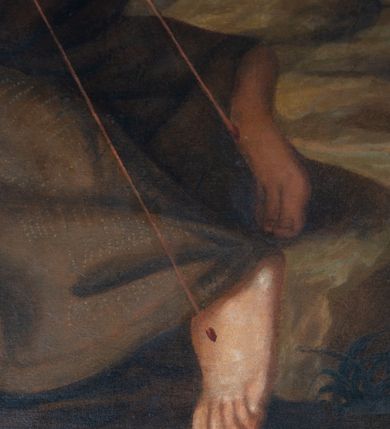 Zdjęcie nr 7: Obraz w kształcie stojącego prostokąta z przedstawieniem św. Franciszka przyjmującego stygmaty. Święty klęczy na skale, w trzech czwartych, z szeroko rozłożonymi rękami. Głowę zwraca ku górze, w kierunku serafina. Twarz ma pociągłą, nos długi, wąski, usta pełne, brodę krótką, spiczastą, włosy krótkie odsłaniające wysokie czoło i ucho. Święty jest ubrany w franciszkański, brązowy habit z kapturem, przepasany sznurem. Przed nim na skale leży otwarta księga, wsparta na czaszce. Za nim siedzi mnich czytający księgę, o dużej głowie, z szpiczastą, ciemną brodą i z tonsurą na głowie. W górnej partii widoczny jest krzyż, a na nim zza chmur wyłania się serafin rażący świętego krwawymi promieniami. W gęstych, niebiesko-szarych chmurach zasiadają dwa uskrzydlone putta. Putto na pierwszym planie spogląda na świętego, częściowo osłonięte ciemnoróżową tkaniną. Putto na drugim planie jest zwrócone w kierunku serafina i unosi prawą rączkę, częściowo jest zasłonięte chmurami. Całość utrzymana w brązowej tonacji kolorystycznej, rozjaśnionej żółtym światłem niebios i błękitem nieba w tle. 