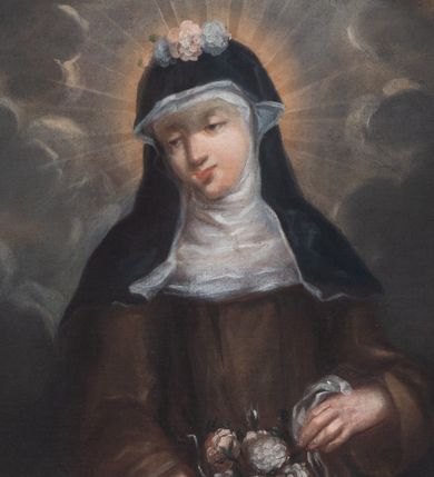 Zdjęcie nr 13: Nastawa architektoniczna, jednoosiowa, jednokondygnacyjna ze zwieńczeniem, ustawiona na dwustrefowym cokole z wyodrębnionymi dwoma prostopadłościanami. Ołtarz prostopadłościenny, z drewnianą mensą. Antepedium ujęte profilowaną, złoconą ramą, na tle fioletowego pola mandorla z chrystogramem Chi Rho oraz literami alfa i omega, w glorii promienistej. Cokół w górnej strefie dekorowany płycinami wypełnionymi akantem. Nastawa flankowana parą pilastrów o kanelowanych trzonach i stojących przed nimi kolumn o kapitelach kompozytowych i kręconych trzonach, oplecionych akantem, ustawionych pod kątem na zewnątrz, dźwigających pełne belkowanie, wyłamane na ich osi, o fryzie dekorowanym rozetami, z siedzącymi na nim puttami. Pole centralne niemal w całości wypełnione wnęką ujętą profilowaną ramą w formie stojącego prostokąta o wklęsłych górnych narożach. We wnęce obraz z przedstawieniem Niepokalanego Poczęcia Matki Boskiej, na zasuwie św. Anna Samotrzeć. Nad obrazem, w polu belkowania kartusz utworzony z akantu, girland i zwisów z napisem „POD / TWOJĄ OBRONĘ / UCIEKAMY / SIĘ”. Kondygnacja ujęta uszami utworzonymi z akantu. Zwieńczenie w formie stojącego prostokąta o lekko wklęsłych bokach, zamknięte fragmentem segmentowego gzymsu zakończonego wolutami, dekorowanego obłokami, liśćmi oraz figurą putta i uskrzydlonych główek anielskich. W polu obraz św. Róży z Viterbo w formie zbliżonej do trapezu o wklęsłych podstawach, ujęty profilowaną ramą. Zwieńczenie flankowane uszami z akantu i kampanuli. Struktura polichromowana w kolorze zielonym, ze złoconymi kolumnami, profilami i ornamentyką. 