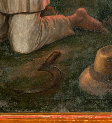 Zdjęcie nr 26: Ołtarz  jednoosiowy, jednokondygnacyjny ze zwieńczeniem. Podwójny cokół z wąską, drewnianą mensą ołtarzową, tabernakulum ze spływami wolutowymi. Retabulum flankowane dwiema ćwierć kolumnami skierowanymi po ukosie na zewnątrz, z których każda ujęta parą korynckich, kanelowanych pilastrów dźwigających przełamujące się nad nimi belkowanie i dwa faliste naczółki. Na tle pilastrów, na konsolach stoją dwa uskrzydlone anioły. Zwieńczenie ujęte spływami wolutowymi, zakończone profilowanym, lekko falistym gzymsem z dwiema stykającymi się wolutami. W polu głównym szeroka, złocona, prostokątna rama z obrazem "Św. Szymon Oracz", w zwieńczeniu owalny obraz w złoconej ramie z przedstawieniem św. Michała Archanioła. Figury aniołów wydrążone, ukazane w kontrapoście, o prawidłowych proporcjach ciała, w lekkim przechyleniu na bok, z dłońmi ułożonymi do gry na instrumencie szarpanym. Ich twarze są owalne o regularnych rysach, z brązowymi puklowanymi włosami sięgającymi ramion. Z tyłu przymocowane duże, złote skrzydła. Ubrani są w długie, złote szaty o ostrym zarysie. W partii belkowania para nagich puttów ze złoconymi opaskami na biodrach ujmują kartusz w rokokowym obramieniu. Na naczółkach z kolei siedzą nagie putta z przepaskami na biodrach i złotymi skrzydełkami. Na dekorację ornamentalną składają się drobne motywy roślinne, kampanule na ćwierćkolumnach, zwisy róż i gałązek wokół obrazu w zwieńczeniu i efektowna podwójna muszla palmetowa w zwieńczeniu. 



