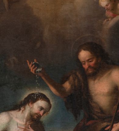 Zdjęcie nr 4: Obraz wkomponowany w zaplecek antyambony, w kształcie stojącego prostokąta o ściętych ćwierćkoliście górnych narożach. Ukazuje stojącego w Jordanie Jezusa, w silnym kontrapoście, z rękami złożonymi na piersi, opasanego na plecach niebieskim płaszczem i na biodrach białą tkaniną. Jego twarz jest zwrócona w dół, nos lekko zadarty, czoło wysokie, włosy opadające na plecy, wokół głowy rozświetlony nimb. Na brzegu stoi św. Jan Chrzciciel, zwrócony w trzech czwartych, w lekkim kontrapoście. Jego twarz o krótkim nosie, z zamkniętymi ustami, rozświetlonym czołem, krótką brązową brodą i krótkimi włosami, z aureolą wokół głowy. Święty polewa głowę Chrystusa wodą z muszli trzymanej w ręce. Jest ubrany w wielbłądzią skórę i czerwony płaszcz. W lewej dłoni przytrzymuje długi krzyż opatrzony banderolą z napisem &quot;ECCE AGNUS DEI&quot;. Za postacią Jezusa klęczy anioł w żółtej, długiej sukni, a w partii nieba ze skłębionymi i rozświetlonymi padającymi z góry promieniami widoczne putto i główki aniołków. W tle daleki krajobraz, oddany szkicowo, z łuną wschodzącego słońca.      