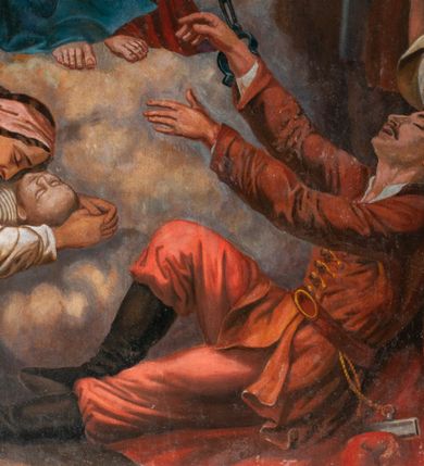 Zdjęcie nr 38: Fresk wkomponowany w arkadę zamkniętą półkoliście, w ścianie południowej prezbiterium, nad portalem do aneksu. Ukazuje siedzącą na tronie Matkę Boską z Dzieciątkiem na kolanach oraz klęczących i stojących przed nią od lewej proboszcza Józefa Krzemińskiego, rodzinę w stroju ludowym, Izabelę i Felicjana Szybalskich oraz chłopca z chorągwią w ręku. 