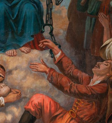 Zdjęcie nr 3: Fresk wkomponowany w arkadę zamkniętą półkoliście, w ścianie południowej prezbiterium, nad portalem do aneksu. Ukazuje siedzącą na tronie Matkę Boską z Dzieciątkiem na kolanach oraz klęczących i stojących przed nią od lewej proboszcza Józefa Krzemińskiego, rodzinę w stroju ludowym, Izabelę i Felicjana Szybalskich oraz chłopca z chorągwią w ręku. 