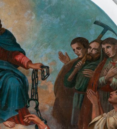 Zdjęcie nr 4: Fresk wkomponowany w arkadę zamkniętą półkoliście, w ścianie południowej prezbiterium, nad portalem do aneksu. Ukazuje siedzącą na tronie Matkę Boską z Dzieciątkiem na kolanach oraz klęczących i stojących przed nią od lewej proboszcza Józefa Krzemińskiego, rodzinę w stroju ludowym, Izabelę i Felicjana Szybalskich oraz chłopca z chorągwią w ręku. 