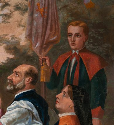 Zdjęcie nr 15: Fresk wkomponowany w arkadę zamkniętą półkoliście, w ścianie południowej prezbiterium, nad portalem do aneksu. Ukazuje siedzącą na tronie Matkę Boską z Dzieciątkiem na kolanach oraz klęczących i stojących przed nią od lewej proboszcza Józefa Krzemińskiego, rodzinę w stroju ludowym, Izabelę i Felicjana Szybalskich oraz chłopca z chorągwią w ręku. 