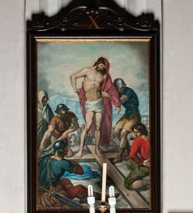 Zdjęcie nr 17: Stacje drogi krzyżowej tworzą jednorodny stylistycznie cykl obrazów wyróżniających się konwencjonalnym ujęciem scen, zróżnicowanymi pozami uczestników Pasji i ich dramatycznymi gestami, bogactwem kolorystycznym szat i dalekim, realistycznym krajobrazem. 