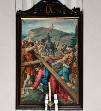 Zdjęcie nr 16: Stacje drogi krzyżowej tworzą jednorodny stylistycznie cykl obrazów wyróżniających się konwencjonalnym ujęciem scen, zróżnicowanymi pozami uczestników Pasji i ich dramatycznymi gestami, bogactwem kolorystycznym szat i dalekim, realistycznym krajobrazem. 