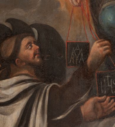 Zdjęcie nr 7: Obraz w kształcie stojącego prostokąta przedstawiający Matkę Boską Szkaplerzną z Dzieciątkiem i świętymi karmelitańskimi. W centrum kompozycji tronująca Matka Boska z Dzieciątkiem na kolanach, po bokach której klęczą św. Szymon Stock i św. Teresa z Avilli. Matka Boska ukazana jest frontalnie z głową pochyloną delikatnie w prawo, prawą ręką opuszczoną wzdłuż ciała i podaje szkaplerz św. Szymonowi, a lewą podtrzymuje Dzieciątko. Twarz Marii owalna o delikatnych rysach z długim i wąskim nosem oraz drobnymi ustami, głowa okolona ciemnobrązowymi, długimi włosami z przedziałkiem na środku. Ubrana jest w czerwoną suknię z białym kołnierzykiem u szyi oraz niebieski płaszcz z ciemnozieloną podszewką z jedną połą ułożoną na kolanach. Głowa ujęta nimbem, a na niej założony biały welon i otwarta korona. Dzieciątko zwrócone trzy czwarte w lewo, w postawie stojącej, rączkami przekazuje szkaplerz św. Teresie. Twarz Dzieciątka okrągła z wąskim nosem, małymi ustami i silnie zarumienionymi policzkami. Głowa okolona jasnymi i krótkimi włosami, wokół niej promienisty nimb. Ubrane jest w białą tkaninę, przewiązaną w biodrach. Po lewej stronie obrazu klęczy św. Szymon Stock ukazany z prawego profilu rękami sięgający po szkaplerz. Twarz szczupła o śniadej karnacji, okolona zarostem, prosty nos, głęboko osadzone oczy patrzące w górę; na głowie tonsura. Święty ubrany jest w brązowy habit oraz biały karmelitański płaszcz. Za nim ustawieni są czterej członkowie bractwa w czarnych kapach brackich. Święta Teresa zwrócona jest w trzech czwartych w prawo, ukazana w pozycji klęczącej, prawą ręką odbiera szkaplerz z rąk Dzieciątka, a w lewej trzyma różaniec. Twarz owalna o ciemnobrązowych oczach uniesionych ku górze, prostym nosie i wydatnym podbródku. Święta ubrana jest w habit i płaszcz karmelitański z podwiką i welonem. Za nią stoją dwie kobiety. Po bokach Marii i Dzieciątka są skłębione chmury i po trzy uskrzydlone główki anielskie z każdej strony. Tło w dolnej części ciemne i pochmurne, w górnej złote. Na odwrociu napis: „RENOVATUM ANNO 1990 / STARANIEM KSIĘDZA PRAŁATA / BRONISŁAWA FIDELUSA / KANCLERZA KURII / RODEM Z ZEMBRZYC”.