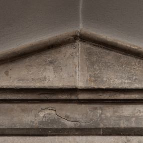 Zdjęcie nr 1: Płyta kamienna w kształcie leżącego prostokąta w prostokątnym obramieniu zwieńczonym trójkątnym szczytem ze ślimacznicami na narożach. W polu inskrypcja &quot;PAMIĘCI / IGNACEGO STADNICKIEGO / I JULIUSZA SYNA / XAWERA Z ZBOINSKI STADNICKA / ŻONA I MATKA OSTATNI DOWÓD / PRZYWIĄZANIA SKŁADA / 1830&quot;.
