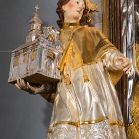 Zdjęcie nr 1: Rzeźba drążona. Święty trzyma w dłoni model kościoła.