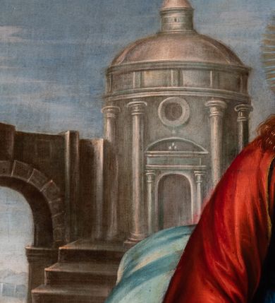 Zdjęcie nr 27: Ołtarz drewniany, prostopadłościenny z kamienną mensą, z kamiennym portatylem. Antepedium drewniane ujęte marmoryzowaną ramą z karbowanym profilem. W polu owalny medalion z przedstawieniem świętego z zakonu Marków, ujętym wicią akantową przeplatana z kwiatową. Nastawa ołtarzowa architektoniczna, jednoosiowa, jednokondygnacyjna ze zwieńczeniem na cokole.  Retabulum flankowane parą zdwojonych półfilarów zakończonych konsolami,  dźwigających pełne belkowanie oraz fragmenty przerwanego, półkolistego przyczółka z siedzącymi puttami. Na tle pilastrów, na konsolach ustawione figury dwóch świętych. Trzony pilastrów dekorowane kampanulami. W polu środkowym wnęka w formie stojącego prostokąta zamkniętego łukiem segmentowym nadwieszonego z uskokiem ujęta profilowaną ramą, z obrazem Wskrzeszenie Łazarza, w osobnej ramie. Nad wnęką baldachim dekorowany lambrekinem, z podwieszoną tkaniną po dwóch stronach, lamowaną frędzlą. Nam baldachimem kartusz z uskrzydlonymi główkami anielskimi i zwieńczony koroną. Zwieńczenie w formie zbliżonej do trapezu o wklęsłych bokach zamknięte falistym gzymsem, dekorowanym kampanulami. W polu gorejące serce przebite mieczem, w otoku z obłoków i uskrzydlonych główek anielskich, w glorii promienistej.  Struktura polichromowana w sposób imitujący marmoryzację w kolorze beżowo-zielonym. Ornamentyka i profile złocone, detal i zwieńczenie srebrzone.