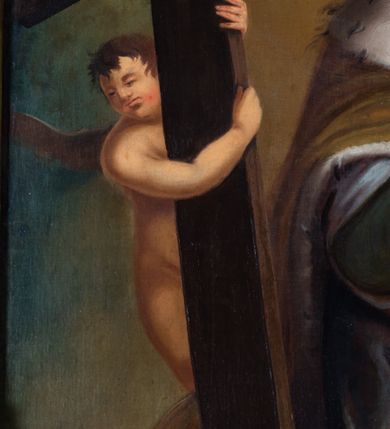 Zdjęcie nr 40: Ołtarz drewniany, prostopadłościenny z kamienną mensą, z kamiennym portatylem. Antepedium z prostokątną płyciną ujętą marmoryzowaną ramą ze złoconym karbowanym profilem. W polu przedstawienie świętej z aniołkiem podającym jej kosz kwiatów, flankowany akantową wicią akantową przeplataną z roślinną, na jasnoniebieskim tle, z datą „1754”. Nastawa ołtarzowa architektoniczna, jednoosiowa, jednokondygnacyjna ze zwieńczeniem na dwustrefowym cokole.  Retabulum flankowane parą opilastrowanych filarów, które dźwigają imposty oraz fragmenty przerwanego półkolistego przyczółka z siedzącymi puttami. Na tle filarów, na konsolach ustawione 2 figury św. Demetriusza i św. Selencjusza. Trzony pilastrów dekorowane zwisami kwiatowymi. W Polu środkowym wnęka w formie stojącego prostokąta zamkniętego łukiem segmentowym nadwieszonego z uskokiem ujęta profilowaną ramą, dekorowaną ornamentem roślinnym, z obrazem św. Heleny. Wnęka od dołu i góry flankowana ornamentem roślinnym i roccailem. Kondygnacja flankowana uszami utworzonymi z roccailu. Zwieńczenie w formie zbliżonej do trapezu o wklęsłych bokach zamknięte fragmentem gzymsu, wyłamanego na kształt łuku segmentowego nadwieszonego, z kartuszem z ornamentem roccailowym. W polu gorejące serce w otoku z obłoków i uskrzydlonych główek anielskich, w glorii promienistej.  Struktura polichromowana w sposób imitujący marmoryzację w kolorze beżowo-zielonym. Ornamentyka i profile złocone, detal i zwieńczenie srebrzone.