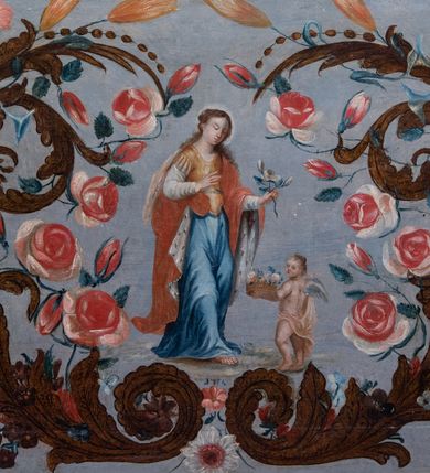 Zdjęcie nr 14: Ołtarz drewniany, prostopadłościenny z kamienną mensą, z kamiennym portatylem. Antepedium z prostokątną płyciną ujętą marmoryzowaną ramą ze złoconym karbowanym profilem. W polu przedstawienie świętej z aniołkiem podającym jej kosz kwiatów, flankowany akantową wicią akantową przeplataną z roślinną, na jasnoniebieskim tle, z datą „1754”. Nastawa ołtarzowa architektoniczna, jednoosiowa, jednokondygnacyjna ze zwieńczeniem na dwustrefowym cokole.  Retabulum flankowane parą opilastrowanych filarów, które dźwigają imposty oraz fragmenty przerwanego półkolistego przyczółka z siedzącymi puttami. Na tle filarów, na konsolach ustawione 2 figury św. Demetriusza i św. Selencjusza. Trzony pilastrów dekorowane zwisami kwiatowymi. W Polu środkowym wnęka w formie stojącego prostokąta zamkniętego łukiem segmentowym nadwieszonego z uskokiem ujęta profilowaną ramą, dekorowaną ornamentem roślinnym, z obrazem św. Heleny. Wnęka od dołu i góry flankowana ornamentem roślinnym i roccailem. Kondygnacja flankowana uszami utworzonymi z roccailu. Zwieńczenie w formie zbliżonej do trapezu o wklęsłych bokach zamknięte fragmentem gzymsu, wyłamanego na kształt łuku segmentowego nadwieszonego, z kartuszem z ornamentem roccailowym. W polu gorejące serce w otoku z obłoków i uskrzydlonych główek anielskich, w glorii promienistej.  Struktura polichromowana w sposób imitujący marmoryzację w kolorze beżowo-zielonym. Ornamentyka i profile złocone, detal i zwieńczenie srebrzone.