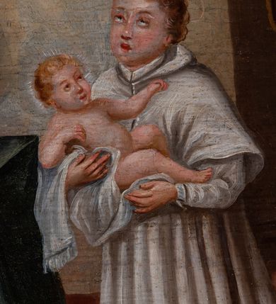 Zdjęcie nr 6: Ołtarz drewniany, prostopadłościenny z kamienną mensą, z kamiennym portatylem. Antependium z prostokątną płyciną ujętą marmoryzowaną ramą ze złoconym karbowanym profilem. W polu medalion w formie stojącego owalu z przedstawieniem zakonnika z dzieciątkiem, flankowany akantową wicią akantową przeplataną z roślinną, na jasnoniebieskim tle. Nastawa ołtarzowa architektoniczna, jednoosiowa, jednokondygnacyjna ze zwieńczeniem na dwustrefowym cokole.  Retabulum flankowane parą opilastrowanych filarów, które dźwigają imposty oraz fragmenty przerwanego półkolistego przyczółka z siedzącymi puttami. Na tle filarów, na konsolach ustawione 2 figury papieża i biskupa. Trzony pilastrów dekorowane zwisami kwiatowymi. W Polu środkowym wnęka w formie stojącego prostokąta zamkniętego łukiem segmentowym nadwieszonego z uskokiem ujęta profilowaną ramą, dekorowaną ornamentem roślinnym, z obrazem świętego Marka. Wnęka od dołu i góry flankowana ornamentem roślinnym i roccailem. Kondygnacja flankowana uszami utworzonymi z roccailu. Zwieńczenie w formie zbliżonej do trapezu o wklęsłych bokach zamknięte fragmentem gzymsu, wyłamanego na kształt łuku segmentowego nadwieszonego, z kartuszem z ornamentem roccailowym. W polu gorejące serce w otoku z obłoków i uskrzydlonych główek anielskich, w glorii promienistej.  Struktura polichromowana w sposób imitujący marmoryzację w kolorze beżowo-zielonym. Ornamentyka i profile złocone, detal i zwieńczenie srebrzone.