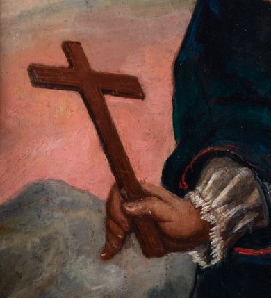 Zdjęcie nr 17: Ołtarz drewniany, prostopadłościenny z kamienną mensą, z kamiennym portatylem. Antepedium drewniane podzielone na trzy płyciny za pomocą pilastrów: w środkowej krzyż, kotwica i gorejące serce, w bocznych gorejące serce w koronie cierniowej i wieńcu z róż. Nastawa ołtarzowa architektoniczna, jednoosiowa, jednokondygnacyjna ze zwieńczeniem na cokole.  Retabulum flankowane parą zdwojonych pilastrów zakończonych konsolami,  które dźwigają pełne belkowanie oraz fragmenty przerwanego półkolistego przyczółka z siedzącymi puttami. Na tle pilastrów, na konsolach ustawione 2 figury: św. Katarzyny oraz Barbary. Trzony pilastrów dekorowane kampanulami. W Polu środkowym wnęka w formie stojącego prostokąta zamkniętego łukiem segmentowym nadwieszonego z uskokiem ujęta profilowaną ramą, z obrazem świętej Zofii z córkami, w osobnej ramie. Nad wnęką baldachim dekorowany lambrekinem, z podwieszoną tkaniną po dwóch stronach, lamowaną frędzlą. Nam baldachimem kartusz z uskrzydlonymi główkami anielskimi i zwieńczony koroną. Zwieńczenie w formie zbliżonej do trapezu o wklęsłych bokach zamknięte falistym gzymsem, dekorowanym uskrzydloną główką anielską, ujętą wolutami na tle muszli, z podwieszonymi kampanulami. W polu gołębica w otoku z obłoków i uskrzydlonych główek anielskich, w glorii promienistej.  Struktura polichromowana w sposób imitujący marmoryzację w kolorze beżowo-zielonym. Ornamentyka i profile złocone, detal i zwieńczenie srebrzone.