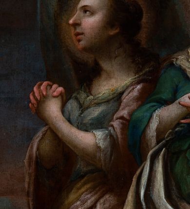 Zdjęcie nr 33: Ołtarz drewniany, prostopadłościenny z kamienną mensą, z kamiennym portatylem. Antepedium drewniane podzielone na trzy płyciny za pomocą pilastrów: w środkowej krzyż, kotwica i gorejące serce, w bocznych gorejące serce w koronie cierniowej i wieńcu z róż. Nastawa ołtarzowa architektoniczna, jednoosiowa, jednokondygnacyjna ze zwieńczeniem na cokole.  Retabulum flankowane parą zdwojonych pilastrów zakończonych konsolami,  które dźwigają pełne belkowanie oraz fragmenty przerwanego półkolistego przyczółka z siedzącymi puttami. Na tle pilastrów, na konsolach ustawione 2 figury: św. Katarzyny oraz Barbary. Trzony pilastrów dekorowane kampanulami. W Polu środkowym wnęka w formie stojącego prostokąta zamkniętego łukiem segmentowym nadwieszonego z uskokiem ujęta profilowaną ramą, z obrazem świętej Zofii z córkami, w osobnej ramie. Nad wnęką baldachim dekorowany lambrekinem, z podwieszoną tkaniną po dwóch stronach, lamowaną frędzlą. Nam baldachimem kartusz z uskrzydlonymi główkami anielskimi i zwieńczony koroną. Zwieńczenie w formie zbliżonej do trapezu o wklęsłych bokach zamknięte falistym gzymsem, dekorowanym uskrzydloną główką anielską, ujętą wolutami na tle muszli, z podwieszonymi kampanulami. W polu gołębica w otoku z obłoków i uskrzydlonych główek anielskich, w glorii promienistej.  Struktura polichromowana w sposób imitujący marmoryzację w kolorze beżowo-zielonym. Ornamentyka i profile złocone, detal i zwieńczenie srebrzone.