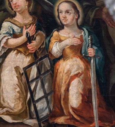 Zdjęcie nr 12: Obraz w formie stojącego prostokąta przedstawiający św. Zofię z trzema córkami, klęczącą przed Chrystusem siedzącym pośród obłoków. W centrum obrazu Zofia ukazana frontalnie, z uniesioną głową, skierowaną w prawo i rozłożonymi na boki rękami. Ubrana jest w zieloną suknię oraz błękitny płaszcz z jasnobrązowym kapturem spięty broszą u szyi. Przed Zofią klęczą jej córki ukazane jako młode dziewczęta, ubrane w suknie z gorsetami oraz płaszcze. Przed pierwszą od lewej córką Nadzieją stoi kocioł, obok Wiara trzyma ruszt, a Miłość miecz. W lewym górnym rogu obrazu Chrystus siedzący na obłoku, zwrócony w trzech czwartych w lewo, przepasany w partii nóg czerwonym płaszczem, w lewej ręce trzyma chorągiew, prawą unosi. Od Chrystusa w kierunku Zofii filakterie z napisem: „ECCE EGO QUI PROPTER VOS PASSUS SUM ET VOS PROPTER ME. Eze[chiel] Verb(um). 6”. Pośród obłoków ukazane putta i uskrzydlone główki anielskie. Nad św. Zofią unoszą się trzy aniołki, trzymające wieńce laurowe. W lewym górnym rogu kolumny ustawione na cokole oraz postument z figurą, przesłonięte podwieszoną zieloną draperią. W prawym dolnym rogu obrazu grupa klęczących członków bractwa św. Zofii, zwróconymi w lewo, z rękami złożonymi w geście modlitwy, w białych strojach brackich z kapturami i godłami na ramionach. U dołu napis: „Jakub Hodaczewski Podskarbi y Prokurator Bractwa S(więtej) Z(ofii)”. W prawym dolnym rogu przedstawienie fundatorki obrazu z mężem i dziećmi, zwróconymi w prawo, w pozycji klęczącej, z dłońmi złożonymi w geście modlitwy. Ubrani w współczesne im stroje. U dołu napis: „Salomea Błońska Fondatorka tego Obrazu w Ro(ku) 1765. / dnia 30. Lip(ca) która się ofiaruie z małżonkiem y dziatkami pod opie/kę S(więtej) Zofii Braci y Siostr prosi o westchnienie”. U dołu obrazu, przed córkami św. Zofii sygnatura: „Josephus Kopaciński [...]”. Obraz ujęty malowaną na czarno ramą w formie niskiego cokołu, flankowanego kanelowanymi lizenami, podtrzymującymi profilowany gzyms. 
