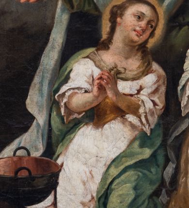 Zdjęcie nr 14: Obraz w formie stojącego prostokąta przedstawiający św. Zofię z trzema córkami, klęczącą przed Chrystusem siedzącym pośród obłoków. W centrum obrazu Zofia ukazana frontalnie, z uniesioną głową, skierowaną w prawo i rozłożonymi na boki rękami. Ubrana jest w zieloną suknię oraz błękitny płaszcz z jasnobrązowym kapturem spięty broszą u szyi. Przed Zofią klęczą jej córki ukazane jako młode dziewczęta, ubrane w suknie z gorsetami oraz płaszcze. Przed pierwszą od lewej córką Nadzieją stoi kocioł, obok Wiara trzyma ruszt, a Miłość miecz. W lewym górnym rogu obrazu Chrystus siedzący na obłoku, zwrócony w trzech czwartych w lewo, przepasany w partii nóg czerwonym płaszczem, w lewej ręce trzyma chorągiew, prawą unosi. Od Chrystusa w kierunku Zofii filakterie z napisem: „ECCE EGO QUI PROPTER VOS PASSUS SUM ET VOS PROPTER ME. Eze[chiel] Verb(um). 6”. Pośród obłoków ukazane putta i uskrzydlone główki anielskie. Nad św. Zofią unoszą się trzy aniołki, trzymające wieńce laurowe. W lewym górnym rogu kolumny ustawione na cokole oraz postument z figurą, przesłonięte podwieszoną zieloną draperią. W prawym dolnym rogu obrazu grupa klęczących członków bractwa św. Zofii, zwróconymi w lewo, z rękami złożonymi w geście modlitwy, w białych strojach brackich z kapturami i godłami na ramionach. U dołu napis: „Jakub Hodaczewski Podskarbi y Prokurator Bractwa S(więtej) Z(ofii)”. W prawym dolnym rogu przedstawienie fundatorki obrazu z mężem i dziećmi, zwróconymi w prawo, w pozycji klęczącej, z dłońmi złożonymi w geście modlitwy. Ubrani w współczesne im stroje. U dołu napis: „Salomea Błońska Fondatorka tego Obrazu w Ro(ku) 1765. / dnia 30. Lip(ca) która się ofiaruie z małżonkiem y dziatkami pod opie/kę S(więtej) Zofii Braci y Siostr prosi o westchnienie”. U dołu obrazu, przed córkami św. Zofii sygnatura: „Josephus Kopaciński [...]”. Obraz ujęty malowaną na czarno ramą w formie niskiego cokołu, flankowanego kanelowanymi lizenami, podtrzymującymi profilowany gzyms. 
