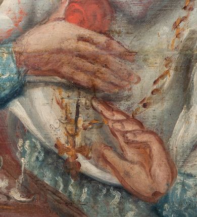 Zdjęcie nr 132: Umeblowanie zakrystii usytuowane jest wzdłuż ścian północnej, południowej i wschodniej pomieszczenia.  Na ścianie północnej, w części dolnej znajdują się trzy połączone ze sobą komody, każda o czterech szufladach, nakryte jednym blatem. W części górnej mieszczą się pięcioosiowe szafki z szufladami w cokole. Osie artykułowe są pilastrami hermowymi. Na osi środkowej szafka jest nieco wyższa i szersza z drzwiczkami dekorowanymi prostokątną, uszatą, oprofilowaną płyciną z malowanym przedstawieniem Chrystusa Eucharystycznego. Drzwiczki pozostałych szafek mają kształt stojących prostokątów i dekorowane są płycinami o wklęsłych narożach, zdobionymi gałązkami czerwonych róż, ułożonych w rokokowych wazonach. Ścianki zamknięte są niepełnym belkowaniem z gzymsem. W partii zwieńczenia osie artykułowane są cokolikami, na których ustawione są toczone, kuliste wazoniki. Pomiędzy nimi umieszczone są kartusze utworzone z ornamentu małżowinowo-chrząstkowego z malowanymi emblematami na owalnych medalionach, które ułożone są kolejno od lewej strony: 
1. Pionowo ustawiony miecz, ostrzem skierowany ku górze, połączony ze skrzyżowanymi berłem i dwoma kluczami, od których odchodzą fantazyjnie ułożone sznury w kolorze czerwonym. U góry napis na szarfie: „OBEDITE”.
2. W górnej części wyłaniająca się z chmur ręka trzymająca w dłoni węgielnicę i przymocowane do niej na łańcuszku tablice Dekalogu. Napis na szarfie: „OMNIA SVSTINET”.
3. Bóg Ojciec ukazany w półpostaci, lewą ręką opiera się na kuli ziemskiej, prawą czyni gest błogosławieństwa. 
4. Bujnie ulistnione, ciemnozielone drzewko spięte w dolnej części złotą formą w kształcie dwóch wywiniętych wolutek. Napis na szarfie: „GAVDET PATIENTIA DVRIS”. 
5. W górnej części obrazu z chmur wyłania się ręka, która zrzuca na ziemię iskrzący pocisk i dwa skrzyżowane pioruny, połączone parą białych skrzydeł. Napis „FORTIS VLTOR”.
 
Na ścianie środkowej, wschodniej znajduje się sarkofagowa mensa, powyżej parawanowa ścianka na profilowanym cokole, artykułowana pilastrami, pomiędzy którymi umieszczone są płyciny z kształcie leżących prostokątów z obrazami; ścianka zamknięta jest profilowanym gzymsem. W zwieńczeniu, na jej skrajach znajdują się owalne medaliony ujęte w kartusze z ornamentu małżowinowo-chrząstkowego. W medalionie po lewej stronie namalowane są litery alfa i omega na błękitnym tle oraz wstęga z napisem: „RENOVATUM A(NNO) D(OMINI) 1975”. Po prawej stronie analogiczny kartusz z literami w medalionie: „Ω / O / N” wpisane w formę krzyża, otoczonego niepełną aureolą; powyżej wstęga z napisem: „VIDENTEM AUDERE”. W płycinach obrazy przedstawiają świętych w ujęciu do pasa, zwróconych ku środkowi; od lewej:
1. Święty Demetriusz z włócznią opartą o prawy bark, ubrany w habit zakonu kanoników laterańskich od pokuty.
2. Święty Klet z aniołkiem, który trzyma w dłoni palmę męczeństwa i krzyż papieski. W prawym górnym narożu obrazu napis: „FAC HVIC SIGNO HONOREM”.
3. Święty Augustyn z gorejącym sercem na piersi i aniołkiem z łyżką i miseczką w dłoniach.
4. Święty ubrany w habit Marków, który trzyma w dłoni serce z krzyżem, podtrzymywane przez Chrystusa na obłokach – prawdopodobnie św. Cyriak, założyciel zakonu.
 
Na ścianie południowej znajduje się analogiczne umeblowanie, jak na ścianie północnej. W dolnej części dwie komody, a w miejscu trzeciej od wschodu szafka zdobiona dwiema uszatymi płycinami. Górna część mebla w przeciwieństwie do ściany północnej bez podwyższenia części środkowej. 
Na ścianie południowej:
1. Jasnobrązowa harfa na błękitnym tle i napis: „IN DOMINO”.
2. Ciemnobrązowy ptak i trzy podrywające się do lotu młode, w górnej części złote słońce i napis: „NON QUAE SVPER TERRAM.”
3. Po lewej stronie kompozycji wyłaniająca się z chmur ręka trzymająca skrzyżowane: miecz, czerwony krzyż i palmę. Napis: „NON ERVBESCO”.
4. W centrum przedstawienia krzak białej lilii o trzech rozgałęzieniach, w tle chmury w odcieniach koloru szaroniebieskiego. Napis na szarfie: „PER ARDVA DVLCIS”.
5. W lewej części kompozycji uskrzydlony jeleń, wspięty na tylnych nogach, po prawej stronie czarne i brązowe skały, w partii górnej otwarta korona, umieszczona pośrodku obłoku obwiedzionego biało-czerwonym pasem. Napis: „ET COMPREHENDATIS”.
 
W miejscu połączenia komód ścian północnej i południowej z dolną częścią konstrukcji na ścianie wschodniej znajdują się ukośnie ustawione, jednoskrzydłowe szafki o drzwiczkach dekorowanych prostokątną płyciną o wklęsłych narożach. Ścianki boczne części północnej i południowej zdobione są ukośną kratką. Powierzchnia szafek i komód pokryta jest polichromią imitującą marmur w kolorze beżowym, szarokremowym, różowym i rdzawym. Blaty malowane są farbą olejną w kolorze beżowym. Obramienia medalionów malowane w kolorze rdzawozłotym. Tło w większości medalionów w odcieniach błękitu, w górnych częściach majuskułowe napisy objaśniające przedstawienie, umieszczone w białych i półkoliście ułożonych szarfach. 