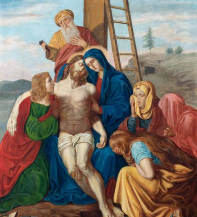 Zdjęcie nr 32: Czternaście obrazów uzyskało ten sam kształt stojącego prostokąta, obramienionego prostą, złoconą i profilowaną ramą. W polach obrazowych znalazły się wielopostaciowe kompozycje umieszczone najczęściej na tle pejzażu, ale także i architektury. Narracja każdego z obrazów skupia się na osobie Chrystusa, któremu towarzyszą inni ludzie, zgodnie z tematyką kolejnej stacji. Namalowane postacie wykonują gwałtowne i dynamiczne gesty. Na ich twarzach o jasnych karnacjach widoczne są różne emocje. Postacie ubrane są w obficie drapowane szaty o intensywnej i kontrastowej kolorystyce. Cykl przedstawia: 1) Sąd Piłata, 2) Jezus bierze krzyż na ramiona, 3) Pierwszy upadek Chrystusa, 4) Chrystus spotyka matkę, 5) Szymon z Cyreny pomaga nieść krzyż Jezusowi, 6) Weronika ociera twarz Jezusa, 7) Drugi upadek pod krzyżem Chrystusa, 8) Jezus upomina płaczące niewiasty, 9) Trzeci upadek pod krzyżem Chrystusa, 10) Obnażenie z szat Jezusa, 11) Przybicie do krzyża Chrystusa, 12) Śmierć Chrystusa na krzyżu, 13) Opłakiwanie Jezusa, 14) Złożenie Chrystusa do grobu.  