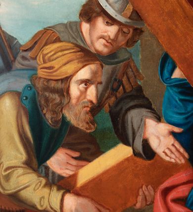 Zdjęcie nr 100: Czternaście obrazów uzyskało ten sam kształt stojącego prostokąta, obramienionego prostą, złoconą i profilowaną ramą. W polach obrazowych znalazły się wielopostaciowe kompozycje umieszczone najczęściej na tle pejzażu, ale także i architektury. Narracja każdego z obrazów skupia się na osobie Chrystusa, któremu towarzyszą inni ludzie, zgodnie z tematyką kolejnej stacji. Namalowane postacie wykonują gwałtowne i dynamiczne gesty. Na ich twarzach o jasnych karnacjach widoczne są różne emocje. Postacie ubrane są w obficie drapowane szaty o intensywnej i kontrastowej kolorystyce. Cykl przedstawia: 1) Sąd Piłata, 2) Jezus bierze krzyż na ramiona, 3) Pierwszy upadek Chrystusa, 4) Chrystus spotyka matkę, 5) Szymon z Cyreny pomaga nieść krzyż Jezusowi, 6) Weronika ociera twarz Jezusa, 7) Drugi upadek pod krzyżem Chrystusa, 8) Jezus upomina płaczące niewiasty, 9) Trzeci upadek pod krzyżem Chrystusa, 10) Obnażenie z szat Jezusa, 11) Przybicie do krzyża Chrystusa, 12) Śmierć Chrystusa na krzyżu, 13) Opłakiwanie Jezusa, 14) Złożenie Chrystusa do grobu.  