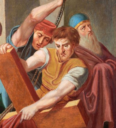 Zdjęcie nr 115: Czternaście obrazów uzyskało ten sam kształt stojącego prostokąta, obramienionego prostą, złoconą i profilowaną ramą. W polach obrazowych znalazły się wielopostaciowe kompozycje umieszczone najczęściej na tle pejzażu, ale także i architektury. Narracja każdego z obrazów skupia się na osobie Chrystusa, któremu towarzyszą inni ludzie, zgodnie z tematyką kolejnej stacji. Namalowane postacie wykonują gwałtowne i dynamiczne gesty. Na ich twarzach o jasnych karnacjach widoczne są różne emocje. Postacie ubrane są w obficie drapowane szaty o intensywnej i kontrastowej kolorystyce. Cykl przedstawia: 1) Sąd Piłata, 2) Jezus bierze krzyż na ramiona, 3) Pierwszy upadek Chrystusa, 4) Chrystus spotyka matkę, 5) Szymon z Cyreny pomaga nieść krzyż Jezusowi, 6) Weronika ociera twarz Jezusa, 7) Drugi upadek pod krzyżem Chrystusa, 8) Jezus upomina płaczące niewiasty, 9) Trzeci upadek pod krzyżem Chrystusa, 10) Obnażenie z szat Jezusa, 11) Przybicie do krzyża Chrystusa, 12) Śmierć Chrystusa na krzyżu, 13) Opłakiwanie Jezusa, 14) Złożenie Chrystusa do grobu.  