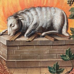 Zdjęcie nr 1: Antependium uzyskało kształt wydłużonego, leżącego prostokąta. W jego polu na tle bladoczerwonej marmoryzacji zawieszono, a na wyraźnie zaznaczonym marmoryzowanym na czerwono stopniu rozmieszczono, narzędzia męki Pańskiej (arma Christi). W centrum kompozycji w otoku utworzonym z kłosów zbóż oraz winnej latorośli wyobrażono na kamiennym ołtarzu płonącego baranka ofiarnego. Po obu stronach otoku namalowano wiszące dwie białe chusty. Na chuście z prawej przedstawiono płonące serce Pana Jezusa otoczone przebitymi dłońmi i stopami Chrystusa, a chusta z lewej to Veraicon z obliczem cierpiącego Zbawiciela w koronie cierniowej. Poniżej, idąc od lewej, na stopniu ukazano niską kolumnę do biczowania z przywiązanym do niej biczem i wiązką rózg, żelazną rękawice, koronę cierniową, trzcinę, młotek, dzbanek, gwoździe i obcęgi oraz drewniany krzyż ze skrzyżowaną gąbką na kiju i lancą wraz z leżącym na stopniu titulusem w formie banderoli z napisem   „I.N.R.I." i datą 1838.