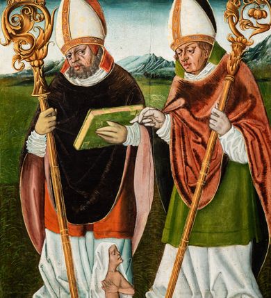 Zdjęcie nr 88: Tryptyk ze sceną Rodziny Marii w polu głównym oraz mniejszymi scenami z życia Najświętszej Marii Panny na rewersie skrzydeł i świętymi na awersie. W polu głównym obraz w formie stojącego prostokąta w drewnianej, profilowanej ramie. W centrum kompozycja przedstawiająca rodzinę Matki Boskiej w ujęciu trójstrefowym. W centrum umieszczona grupa z siedzącymi na kamiennej ławie, wyścielonej zielonym materiałem św. Annę z Dzieciątkiem Jezus oraz Matkę Boską. Obie zwrócone trzy czwarte ku środkowi. Święta Anna dwoma wyciągniętymi przed siebie rękami przytrzymuje stojące na jej kolanach Dzieciątko. Ma szeroką twarz z małymi ustami i dużymi oczami. Ubrana jest w brązową suknię z długimi rękawami oraz czerwony płaszcz z zieloną podszewką, na głowie biały welon w podwiką. Dzieciątko zwrócone jest trzy czwarte w lewo, w lewej dłoni trzyma jabłko, prawą błogosławi. Twarz okrągła o pucułowatych policzkach z wyraźnie zaznaczonym podbródkiem. Włosy krótkie, jasne, kędzierzawe. Matka Boska trzyma na kolanach otwartą księgę, prawą rękę wyciąga do Dzieciątka. Ubrana jest w brązową suknię z długimi rękawami, niebieski płaszcz. Głowę okalają bardzo długie, bujne włosy, opadające falami na ramiona i podwiązane wąska opaską. Wszyscy mają wokół głów złote i tłoczone nimby. U dołu obrazu siedzą z dziećmi: Maria Salome oraz Maria Kleofasowa. Jedna z kobiet karmi piersią niemowlę  (św. Jan Ewangelista), obok siedzi mały św. Jakub Większy, druga uczy czytać dwójkę dzieci (zapewne św. Jakub Mniejszy i św. Juda Tadeusz). Kobiety ubrane w obszerne suknie: zieloną i czerwoną, na głowach mają założone białe czepce. Po prawej stronie obrazu miniaturowa postać fundatora ze złożonymi dłońmi. W górnej części kompozycji za ławą ukazani w półpostaci czterej mężczyźni, nad postacią św. Anny: Joachim, Kleofas i Salomas, a nad Matką Boską – św. Józef. Tło obrazu złocone i tłoczone w motywy roślinne. Kwatery dwudzielne, w lewej na awersie u dołu scena Nawiedzenia Najświętszej Marii Panny, u góry Zwiastowanie. Na awersie prawego skrzydła u dołu niezachowana scena, a u góry Pokłon Trzech Króli. Na rewersach skrzydeł: po lewej u góry św. Florian i św. Wojciech, niżej św. Stanisław i biskupa bez atrybutu (św. Mikołaj?); na prawym skrzydle u góry św. Bartłomiej i św. Paweł, u dołu brak kwatery. 