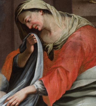 Zdjęcie nr 5: Scena narodzenia Marii ukazana we wnętrzu mieszkalnym. Na pierwszym planie, pośrodku kompozycji, w perspektywicznie ujętej kołysce o ściance tylnej na biegunie w kształcie półksiężyca i z monogramem ze splecionych liter imienia Maria leżące dziecko – Maria z główką na poduszce zwróconą nieco w prawo, z podgiętymi nóżkami, owinięta pieluszką. Po jej lewej stronie siedząca na ławie niewiasta, zwrócona w trzech czwartych ku niemowlęciu, pochyla się nad nim, lewą ręką owijając je pieluszką, prawą ręką zbliżając jej koniec do swej twarzy; w czerwonej sukni, jasnozielonej szacie wierzchniej, z beżową chustą na głowie i ramionach. Po przeciwnej stronie ukazana przyklękająca, zwrócona w trzech czwartych ku małej Marii druga kobieta, w żółtej sukni i niebieskiej szacie wierzchniej, prawą ręką podtrzymująca inny koniec pieluszki. W lewym dolnym narożu kompozycji, w prostokątnym wgłębieniu podłogi blaszana waza ze tkaniną na krawędzi, po prawej, obok kołyski, blaszany dzban. Na drugim planie, z lewej strony kompozycji kominek, obok którego stojąca kobieta rozwijająca taśmę z tkaniny, po prawej widoczny w popiersiu święty z brodą, w ciemnym nakryciu głowy, czytający księgę, za nim leżąca w łożu, w połogu, św. Anna w białej szacie, wskazując służącej na stojący obok łóżka stolik z naczyniami. Przed łożem stoi służąca w fioletowej sukni z talerzem w ręku. U góry niebo ze złocistą poświatą, z chmurkami, ponad którymi ukazana gołębica Ducha Świętego w otoczeniu aniołków z monogramem Marii. 
