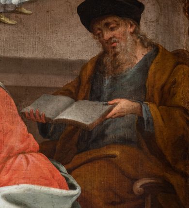 Zdjęcie nr 14: Nastawa architektoniczna, jednokondygnacyjna z glorią, jednoosiowa z bramkami, ustawiona na dwustrefowym cokole, na planie półowalu. Ołtarz kamienny, prostopadłościenny, z wcięciami na bocznych ściankach, zakończony profilowanym gzymsem; mensa kamienna. Na ściance frontowej namalowana scena Ostatniej Wieczerzy. Na ołtarzu ustawione drewniane tabernakulum obite blachą, w formie prostopadłościanu o wypukłych bokach, w narożach ujętego pilastrami o kanelowanych trzonach, dźwigającymi profilowany gzyms. Drzwiczki dwuskrzydłowe, w formie stojącego prostokąta zamkniętego łukiem półkolistym nadwieszonym, ujęty ramą z przedstawieniem baranka stojącego na ołtarzu, z którego piersi wypływa krew do kielicha; w górnej części monogram IHS. Nastawa ujęta dwiema parami filarów ustawionych pod kątem, o kanelowanych trzonach, dekorowanych kampanulami, podtrzymujących pełne belkowanie wyłamane na ich osi, z silnie wysuniętym gzymsem. Fryz zdobiony ornamentem roślinnym, w jego centrum kartusz z napisem „SANCTVS”. Na belkowaniu fragmenty zdwojonego, półkolistego przyczółka, z siedzącymi puttami. Pole główne wypełnione wnęką w formie stojącego prostokąta zamkniętego łukiem półkolistym nadwieszonym, ujęta profilowaną ramą, z obrazem Narodzenia Najświętszej Marii Panny. W przyłuczach dekoracja roślinna. Nastawa flankowana uszami utworzonymi z karbowanej wstęgi i ornamentu roślinnego. W miejscu zwieńczenia gołębica Ducha Świętego w otoku z obłoków i uskrzydlonych główek anielskich, w glorii promienistej. Bramki z drzwiczkami w formie stojącego prostokąta o wklęsłych górnych narożach ze ślimacznicami, ujęte grubą opaską, zwieńczone kluczem z herbem Uniwersytetu Jagiellońskiego oraz fragmentem profilowanego gzymsu, który stanowi podstawę dla figur św. Anny i św. Joachima. Herb lewej bramki z syglami „M[atthaeus] F[ranciscus]  K[alewski] / D[ecanus] S[antae] A[nnae] / C[uratus] Z[elenensis]”, herb prawej bramki z inskrypcją „A[NNO] D[OMINI] / 17/28”. Struktura w całości złocona, detale glorii srebrzone. Na odwrocie nastawy inskrypcja: „ODNOWIONO OŁTARZ ZA STARANIEM / KS(IĘDZA) JANA MICHALIKA. R(OKU) 1902.”