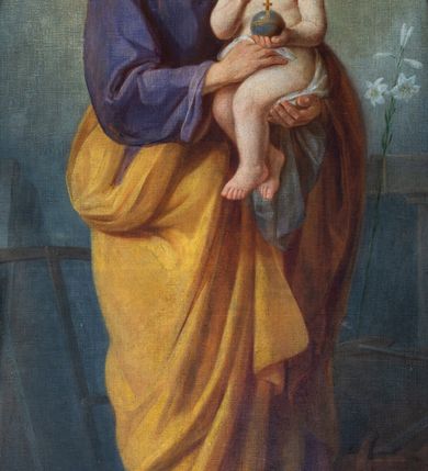 Zdjęcie nr 43: Nastawa architektoniczna, jednoosiowa, dwukondygnacyjna. Ołtarz prostopadłościenny, zwężający się ku dołowi, murowany, obłożony kamiennymi płytami, z krzyżem na froncie. 
Nastawa na niskim cokole, z wyodrębnionymi dwoma, ukośnie ustawionymi prostopadłościanami, z konsolami, dekorowanymi akantem i kampanulami. Pośrodku cokołu wyodrębniony postument dekorowany płyciną z akantem. Kondygnacja flankowana dwiema parami pilastrów o kanelowanych trzonach oraz ustawioną przed nimi parą kolumn o kapitelach kompozytowych. Podpory dźwigają pełne belkowanie, wyłamane na ich osi, z silnie wysuniętym gzymsem, z przerwanym architrawem i fryzem nad polem środkowym. Na belkowaniu fragmenty przerwanego, wolutowego przyczółka, zwrócone pod kątem, do wewnątrz. W polu środkowym wnęka w formie stojącego prostokąta zamkniętego łukiem półkolistym, ujęta profilowaną ramą dekorowaną na bokach kwiatami, zwieńczoną muszlą. We wnęce obraz św. Józefa z Dzieciątkiem. Poniżej wnęki płaskorzeźbione narzędzia stolarskie (piła, siekiera, kątownik, obcęgi) i stylizowany monogram świętego. Na konsolach, po bokach nastawy ustawione figury św. Wojciecha i św. Stanisława. Retabulum flankowane uszami utworzonymi z karbowanej wstęgi i ornamentu roślinnego. Druga kondygnacja węższa, ujęta ustawionymi pod kątem pilastrami, o trzonach dekorowanych kampanulami. Pilastry podtrzymują gzyms wyłamany na ich osi, nad polem przyjmujący kształt łuku półkolistego nadwieszonego. Na nim ustawione trzy wazony z kwiatami. W polu obraz św. Jana Kantego w formie stojącego owalu, ujęty ramą, dekorowaną ornamentem roślinnym. Struktura niemal w całości złocona, elementy cokołu i fryzu polichromowane w kolorze czerwonym, ornamentyka złocona. 
