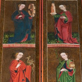 Zdjęcie nr 1: Skrzydła tryptyku, na awersie podzielone na cztery kwatery z przedstawieniami czterech świętych dziewic. Po lewej u góry ukazana św. Katarzyna Aleksandryjska z mieczem w prawej dłoni i kołem w lewej. Ubrana jest w czerwoną suknię oraz niebieski płaszcz. Poniżej św. Małgorzata, która w lewej dłoni trzyma małego smoka, a palcem prawej dłoni na niego wskazuje. Ubrana jest w czerwoną suknię oraz czerwony płaszcz z czarną podszewką. Po prawej stronie u góry św. Barbara, która w prawej dłoni trzyma miniaturę wieży, a lewą przytrzymuje koniec płaszcza na wysokości piersi. Ubrana jest w zieloną suknię oraz czerwony płaszcz z granatową podszewką. Poniżej św. Dorota z różaną gałązką w prawej dłoni oraz koszyczkiem z różami w lewej. Święta ubrana jest w niebieską suknię oraz zielony płaszcz z czerwoną podszewką. Wszystkie święte niewiasty mają twarze o delikatnych rysach twarzy, zaznaczonych linearnie z małymi ustami, długimi nosami oraz wysokimi włosami. Bardzo długie włosy, splecione w warkocz, opadają na ich plecy. Na głowach mają założone korony, a wokół nich koliste nimby. W dolnych częściach kwater ukazana jest bujna roślinność, drobiazgowo przedstawiona, wyżej tło złocone. Pośrodku kwater na czerwonej ramie napis: „Jo(ha)nn(e)s Zak de Zawada co(m)pa(ra)vit istas Ima(gine)s / ad (h)onore(m) b(ea)te v(ir)gi(ni)s petit ave maria 1473”.

Na rewersie skrzydeł scena przedstawiająca Zwiastowanie. Na skrzydle lewym postać archanioła Gabriela, zwróconego trzy czwarte w lewo z banderolą w lewej dłoni, opatrzoną napisem „Ave gratia plena dominus” Archanioł ubrany jest w długą, białą suknię, przepasaną czerwoną stułą, u pleców czerwone skrzydła. Na prawym skrzydle ukazana Matka Boska zwrócona w trzy czwarte w prawo, która prawą dłoń trzyma na piersi, przytrzymując lewą połę płaszcza. Ubrana jest w białą suknię oraz biały płaszcz z czerwoną podszewką. Wokół głowy ma złoty i kolisty nimb. Postacie ukazane na tle ciemnowiśniowym.