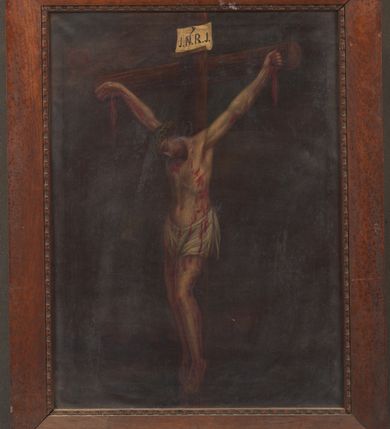 Zdjęcie nr 2: Chrystus wiszący na krzyżu, ukazany na jednolitym, ciemnym tle.