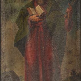 Zdjęcie nr 1: Obraz o kształcie stojącego prostokąta. Cało postaciowe przedstawienie św. Bartłomieja ujętego frontalnie, z głową zwróconą w prawą stronę. Twarz starszego mężczyzny, pociągła, z długim nosem, okolona średniej długości, kręconymi włosami i zarostem w kolorze jasno brązowym. W prawej ugiętej w łokciu ręce na wysokości serca trzyma otwartą księgę, a w lewą, ugiętą w łokciu, uniesioną na wysokości  pasa trzyma skierowany ostrzem w dół nóż. Ubrany w czerwoną szatę okrytą zielonym płaszczem. Spod sukni wystają bose stopy. Tło stanowi pejzaż w odcieniu oliwkowym.