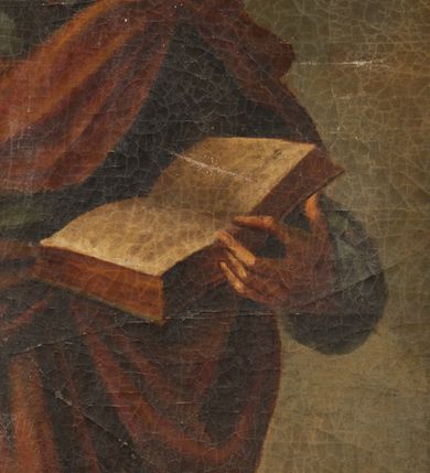 Zdjęcie nr 6: Obraz o kształcie stojącego prostokąta. Cało postaciowe przedstawienie św. Jakuba starszego ujętego frontalnie, z głową zwróconą w lewą stronę. Twarz starszego mężczyzny, pociągła, z długim nosem, okolona średniej długości, lekko falującymi włosami i zarostem w kolorze ciemnobrązowym. W lewej, ugiętej w łokciu na wysokości pasa ręce trzyma otwartą księgę, a prawą, uniesioną do góry wspiera na halabardzie. Ubrany jest w szarą szatę przykrytą ciemnoróżowym płaszczem. Spod sukni wystają bose stopy. Tło stanowi pejzaż w odcieniu oliwkowym.