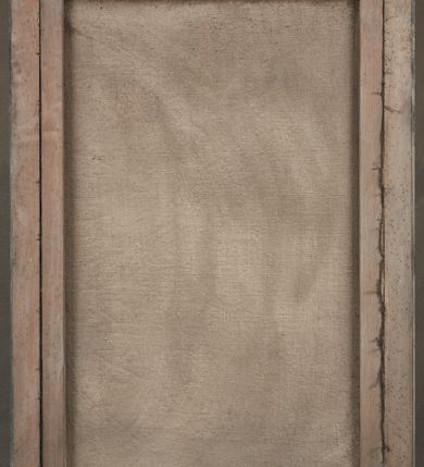 Zdjęcie nr 8: Obraz o kształcie stojącego prostokąta. Cało postaciowe przedstawienie św. Jakuba starszego ujętego frontalnie, z głową zwróconą w lewą stronę. Twarz starszego mężczyzny, pociągła, z długim nosem, okolona średniej długości, lekko falującymi włosami i zarostem w kolorze ciemnobrązowym. W lewej, ugiętej w łokciu na wysokości pasa ręce trzyma otwartą księgę, a prawą, uniesioną do góry wspiera na halabardzie. Ubrany jest w szarą szatę przykrytą ciemnoróżowym płaszczem. Spod sukni wystają bose stopy. Tło stanowi pejzaż w odcieniu oliwkowym.