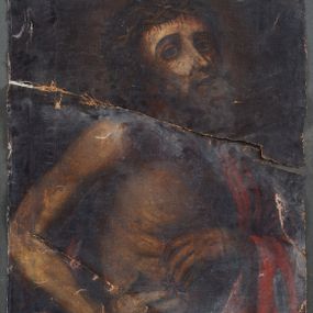 Zdjęcie nr 1: Obraz o kształcie stojącego prostokąta. Nagi, stojący Chrystus przedstawiony do pasa, zwrócony w trzech czwartych w lewą stronę. Twarz smukła z długim nosem oraz lekko rozchylonymi ustami.  Włosy i zarost Chrystusa mają czarny kolor.  Ugięte  w łokciach ręce rozchylają ranę. Lewe ramie Jezusa okrywa czerwona tkanina. Na głowie ma koronę cierniową w odcieniu brązu. Tło brązowe. Na odwrocie inskrypcja: „Maciej Czosnyka + d. 25/8 1883 r / i ofiarował do Kościoła S. Marka / w Krakowie X Ludwik Nov(…)ki / (…) zy”