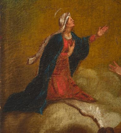 Zdjęcie nr 8: Obraz w kształcie stojącego prostokąta z przedstawieniem Matki Boskiej jako orędowniczki dusz cierpiących w czyśćcu. Kompozycja wieloplanowa, u góry i nieco w tle Maria, zwrócona nieznacznie w prawo, pochylająca się w przód, klęczy przed ukrzyżowanym Jezusem. Spogląda na syna, prawą rękę składa na piersi, lewą wyciąga w jego stronę. Jest ubrana w czerwoną suknię i granatowy płaszcz opadający daleko w tył, na głowie ma biały welon, którego koniec rozwiewa się za jej plecami; nad głową ma biały nimb w formie okręgu. Chrystus jest przybity do krzyża trzeba gwoździami – ręce powyżej głowy, nogi ugięte w kolanach, prawa nad lewą. Głowa opada mu na pierś, ciało jest wychudzone, o silnie podkreślonej anatomii, jego biodra otacza krótkie, białe perizonium, którego koniec rozwiewa się w prawą stronę. Scena rozgrywa się na skłębionych obłokach, tłem jest ciemnożółte niebo przechodzące w błękit w lewym, górnym rogu. Poniżej i bliżej widza rozgrywa się dynamiczna scena, w której dwóch aniołów wyciąga z czyśćca dusze. Anioł  po prawej stronie spogląda w dół, prawą rękę unosi ku górze, lewą łapie za nadgarstek stojącego poniżej mężczyznę. Dolną część jego ciała otacza ciemnofioletowy płaszcz,  pierś ma przepasaną cienką, czerwoną szarfą; za nim rozwiewa się brązowa tkanina. Drugi anioł leży i obiema rękami trzyma nagie dziecko, które unoszone łapie go za ramiona i zwraca się w jego stroną. Anioł ma krótkie, brązowe włosy  i granatową suknię. Poniżej, w dolnej części przedstawienia widoczny szereg nagich postaci, które otaczają czerwone, wysokie płomienie. Od lewej widoczny starzec o ciemnoszarych włosach i długiej brodzie, który lewą rękę wyciąga ku górze, obok niego kobieta o długich, brązowych włosach, która spogląda w dół przez lewy bark i prawą ręką trzyma się za głowę, dalej muskularny mężczyzna który sięga w jej stronę. Obok niego wspomniany mężczyzna wyciągany za nadgarstek przez anioła, a za nim, po obu stronach słabo widoczne dorosłe postacie. 