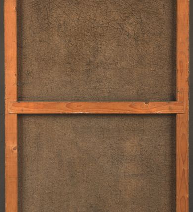 Zdjęcie nr 21: Obraz w kształcie stojącego prostokąta z przedstawieniem Matki Boskiej jako orędowniczki dusz cierpiących w czyśćcu. Kompozycja wieloplanowa, u góry i nieco w tle Maria, zwrócona nieznacznie w prawo, pochylająca się w przód, klęczy przed ukrzyżowanym Jezusem. Spogląda na syna, prawą rękę składa na piersi, lewą wyciąga w jego stronę. Jest ubrana w czerwoną suknię i granatowy płaszcz opadający daleko w tył, na głowie ma biały welon, którego koniec rozwiewa się za jej plecami; nad głową ma biały nimb w formie okręgu. Chrystus jest przybity do krzyża trzeba gwoździami – ręce powyżej głowy, nogi ugięte w kolanach, prawa nad lewą. Głowa opada mu na pierś, ciało jest wychudzone, o silnie podkreślonej anatomii, jego biodra otacza krótkie, białe perizonium, którego koniec rozwiewa się w prawą stronę. Scena rozgrywa się na skłębionych obłokach, tłem jest ciemnożółte niebo przechodzące w błękit w lewym, górnym rogu. Poniżej i bliżej widza rozgrywa się dynamiczna scena, w której dwóch aniołów wyciąga z czyśćca dusze. Anioł  po prawej stronie spogląda w dół, prawą rękę unosi ku górze, lewą łapie za nadgarstek stojącego poniżej mężczyznę. Dolną część jego ciała otacza ciemnofioletowy płaszcz,  pierś ma przepasaną cienką, czerwoną szarfą; za nim rozwiewa się brązowa tkanina. Drugi anioł leży i obiema rękami trzyma nagie dziecko, które unoszone łapie go za ramiona i zwraca się w jego stroną. Anioł ma krótkie, brązowe włosy  i granatową suknię. Poniżej, w dolnej części przedstawienia widoczny szereg nagich postaci, które otaczają czerwone, wysokie płomienie. Od lewej widoczny starzec o ciemnoszarych włosach i długiej brodzie, który lewą rękę wyciąga ku górze, obok niego kobieta o długich, brązowych włosach, która spogląda w dół przez lewy bark i prawą ręką trzyma się za głowę, dalej muskularny mężczyzna który sięga w jej stronę. Obok niego wspomniany mężczyzna wyciągany za nadgarstek przez anioła, a za nim, po obu stronach słabo widoczne dorosłe postacie. 