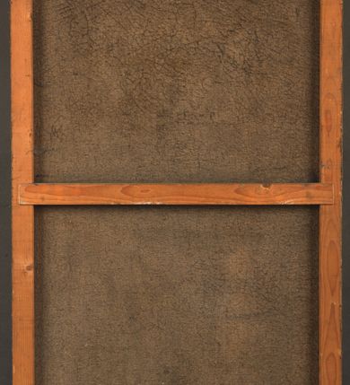 Zdjęcie nr 6: Obraz w kształcie stojącego prostokąta z przedstawieniem Matki Boskiej jako orędowniczki dusz cierpiących w czyśćcu. Kompozycja wieloplanowa, u góry i nieco w tle Maria, zwrócona nieznacznie w prawo, pochylająca się w przód, klęczy przed ukrzyżowanym Jezusem. Spogląda na syna, prawą rękę składa na piersi, lewą wyciąga w jego stronę. Jest ubrana w czerwoną suknię i granatowy płaszcz opadający daleko w tył, na głowie ma biały welon, którego koniec rozwiewa się za jej plecami; nad głową ma biały nimb w formie okręgu. Chrystus jest przybity do krzyża trzeba gwoździami – ręce powyżej głowy, nogi ugięte w kolanach, prawa nad lewą. Głowa opada mu na pierś, ciało jest wychudzone, o silnie podkreślonej anatomii, jego biodra otacza krótkie, białe perizonium, którego koniec rozwiewa się w prawą stronę. Scena rozgrywa się na skłębionych obłokach, tłem jest ciemnożółte niebo przechodzące w błękit w lewym, górnym rogu. Poniżej i bliżej widza rozgrywa się dynamiczna scena, w której dwóch aniołów wyciąga z czyśćca dusze. Anioł  po prawej stronie spogląda w dół, prawą rękę unosi ku górze, lewą łapie za nadgarstek stojącego poniżej mężczyznę. Dolną część jego ciała otacza ciemnofioletowy płaszcz,  pierś ma przepasaną cienką, czerwoną szarfą; za nim rozwiewa się brązowa tkanina. Drugi anioł leży i obiema rękami trzyma nagie dziecko, które unoszone łapie go za ramiona i zwraca się w jego stroną. Anioł ma krótkie, brązowe włosy  i granatową suknię. Poniżej, w dolnej części przedstawienia widoczny szereg nagich postaci, które otaczają czerwone, wysokie płomienie. Od lewej widoczny starzec o ciemnoszarych włosach i długiej brodzie, który lewą rękę wyciąga ku górze, obok niego kobieta o długich, brązowych włosach, która spogląda w dół przez lewy bark i prawą ręką trzyma się za głowę, dalej muskularny mężczyzna który sięga w jej stronę. Obok niego wspomniany mężczyzna wyciągany za nadgarstek przez anioła, a za nim, po obu stronach słabo widoczne dorosłe postacie. 